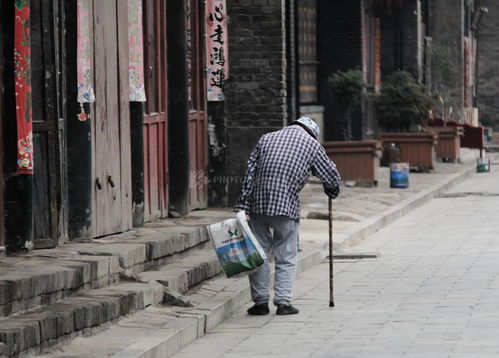 心酸 柳州110岁老人瘫痪在床,四个儿女无人问津,仅靠七旬妹妹照料